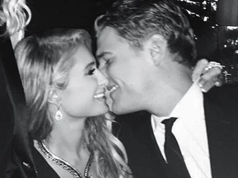 Гілтон вийшла на люди з актором Зілкою