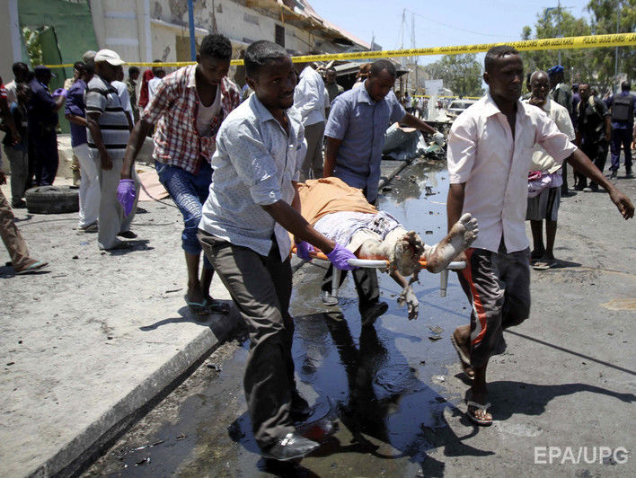 В центре столицы Сомали взорвался автомобиль, погибло семеро человек