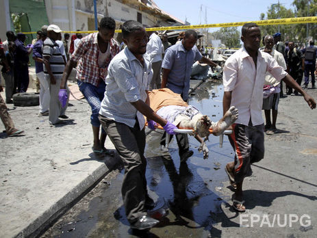 В центре столицы Сомали взорвался автомобиль, погибло семеро человек