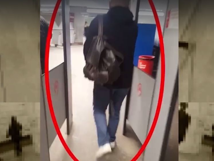 Журналісти без проблем пронесли в метро Москви макет бомби. Відео