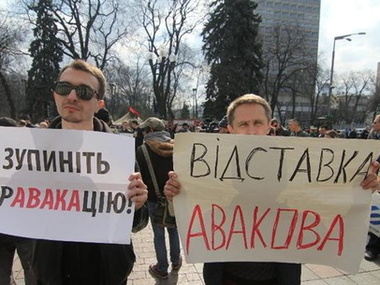 СМИ: В понедельник активисты будут требовать отставки Авакова