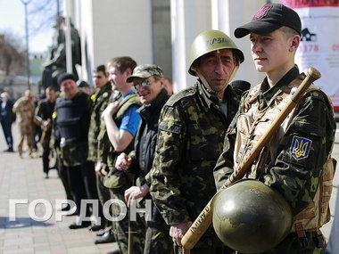 В Луганске проукраинские активисты формируют самооборону, а в Донецке – батальон обороны