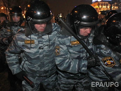 Российские силовики провели рейд на рынке Симферополя, среди задержанных журналист и правозащитник