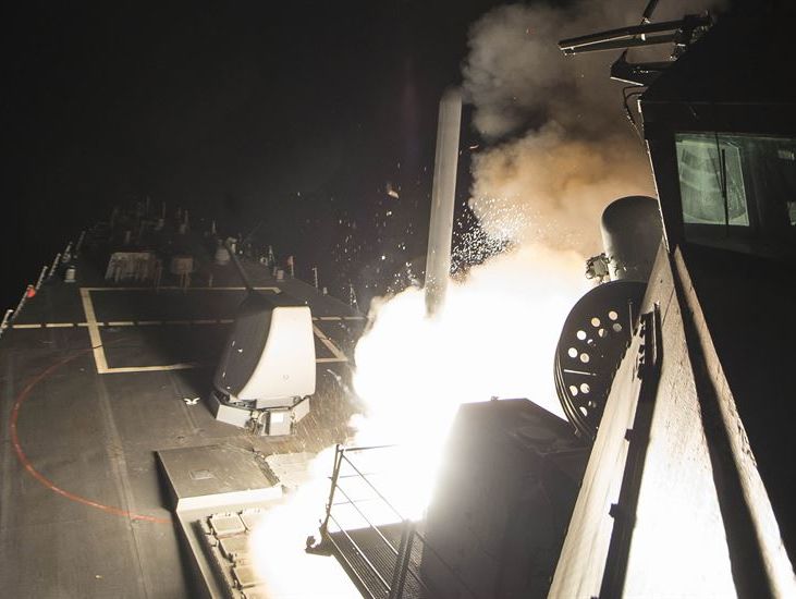 США нанесли удар по авиабазе войск Асада