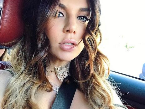 Седокова, которая ждет третьего ребенка, показала фигуру в купальнике