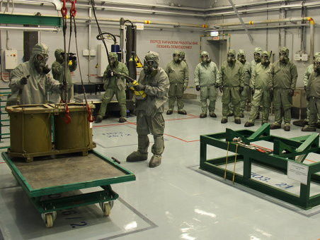 CITe: На фото с атакованной США авиабазы видны предметы, похожие на советские контейнеры с химическим оружием