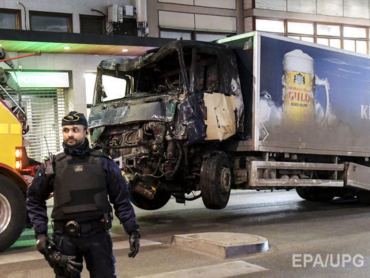 З'явилося відео, як Стокгольмом мчить вантажівка