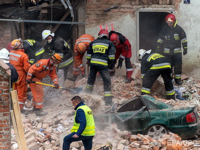 Число жертв обрушения дома в Польше возросло до трех человек