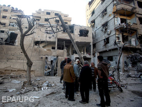 По пострадавшему от химической атаки сирийскому городу нанесли авиаудар – правозащитники