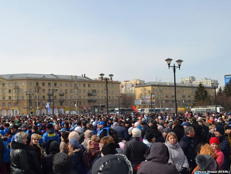На официальных митингах против терроризма в РФ задерживают активистов – СМИ