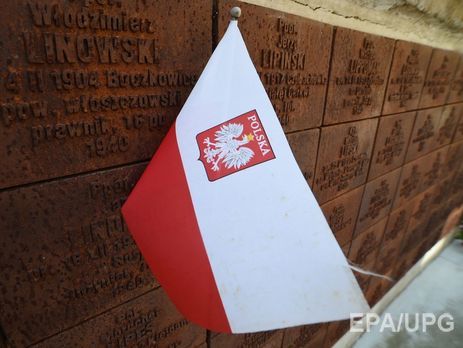 В МИД Польши заявили, что российская сторона разместила на польском военном кладбище в Катыни таблички с ложными данными о погибших