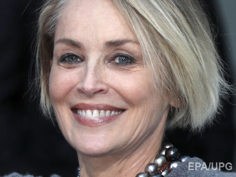 59-летняя Шэрон Стоун станцевала в бикини