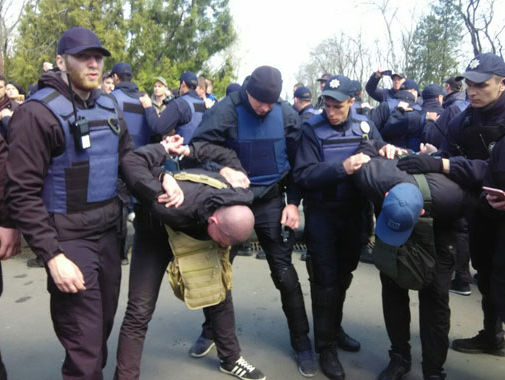 В ходе потасовок в Одессе полиция задержала 16 человек