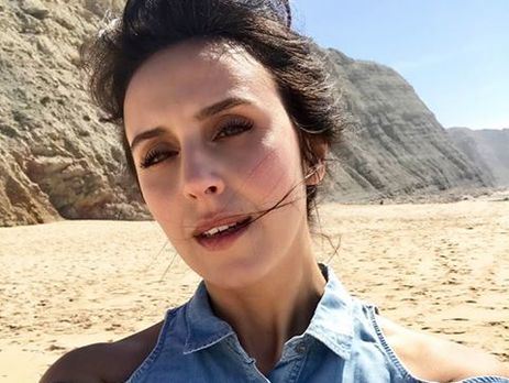 Джамала продемонстрировала глубокое декольте