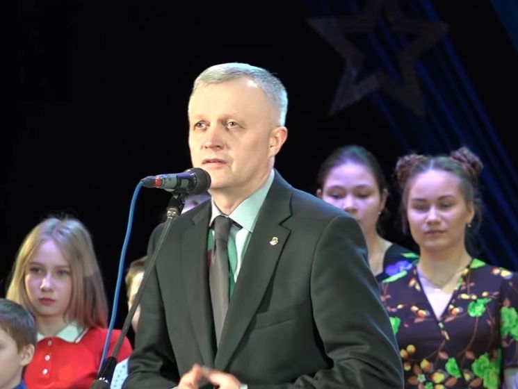 Российский мэр призвал "зажигательным смехом" почтить память погибших в Петербурге. Видео