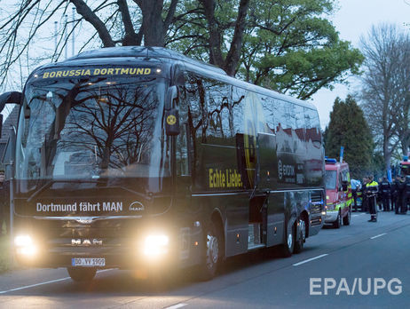 Перед матчем Ліги чемпіонів біля автобуса дортмундської 