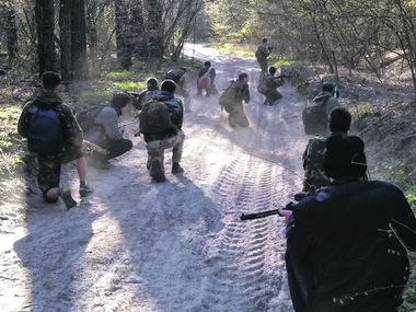 Более 150 народных ополченцев прошли тренировочные сборы в лесах под Киевом