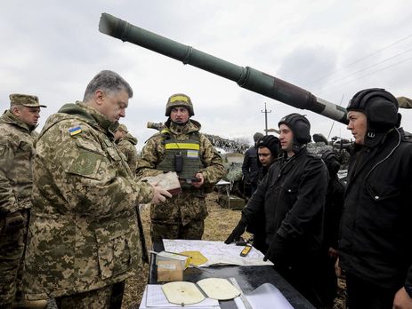 Порошенко: При необходимости вся военная техника на Донбассе будет оперативно возвращена на прежние позиции