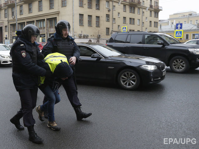 Следком РФ задержал четырех человек по делу о насилии против полиции на акции 26 марта