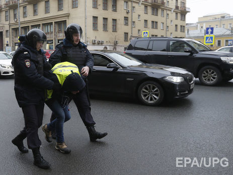 Следком РФ задержал четырех человек по делу о насилии против полиции на акции 26 марта