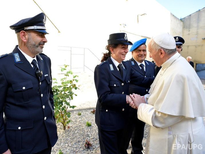 Папа римський в італійській в'язниці поцілує ноги колишнім мафіозі
