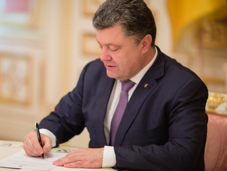 Порошенко подписал закон об усилении ответственности военнослужащих