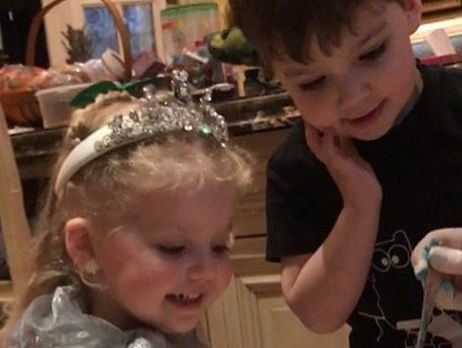 Дочка Пугачової влаштувала у дворі будинку 