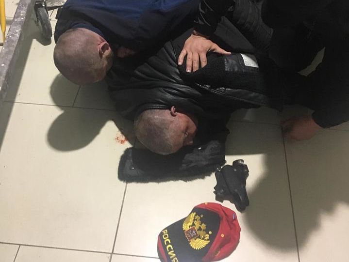 В Одессе активисты задержали пьяного "любителя русского мира" с пистолетом и украденной туалетной бумагой