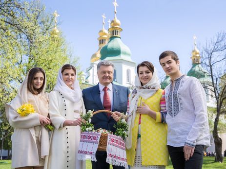 Порошенко, Гройсман и Парубий поздравили украинцев с Пасхой