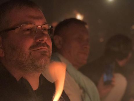 Вилкул доказал, что Благодатный огонь не обжигает. Видео