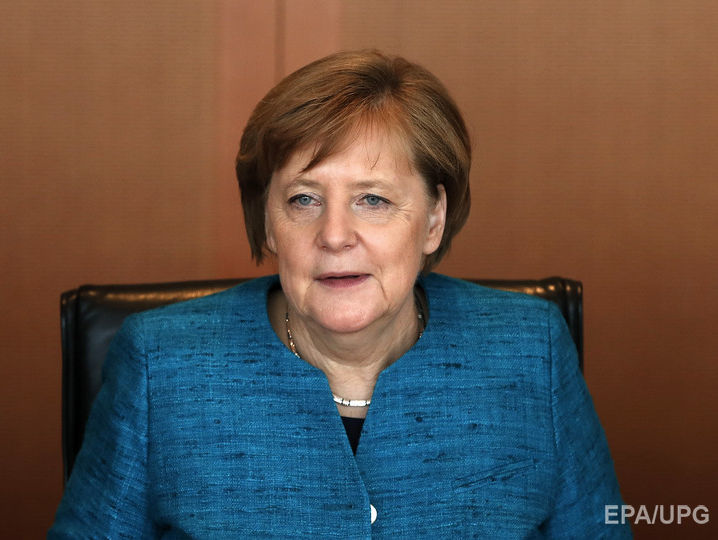 Меркель дважды тайно встречалась с британскими спецслужбами, она передала им досье на Путина