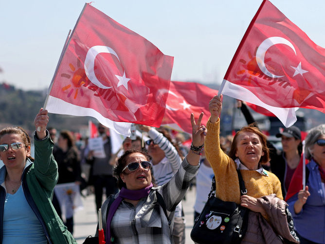 В Турции начался конституционный референдум 