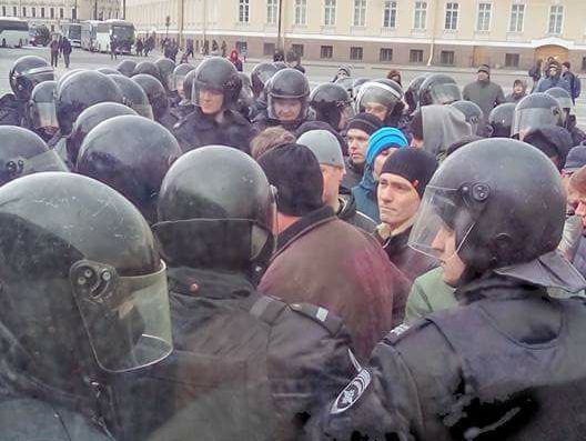В Санкт-Петербурге полиция задержала участников прогулки "новой оппозиции"