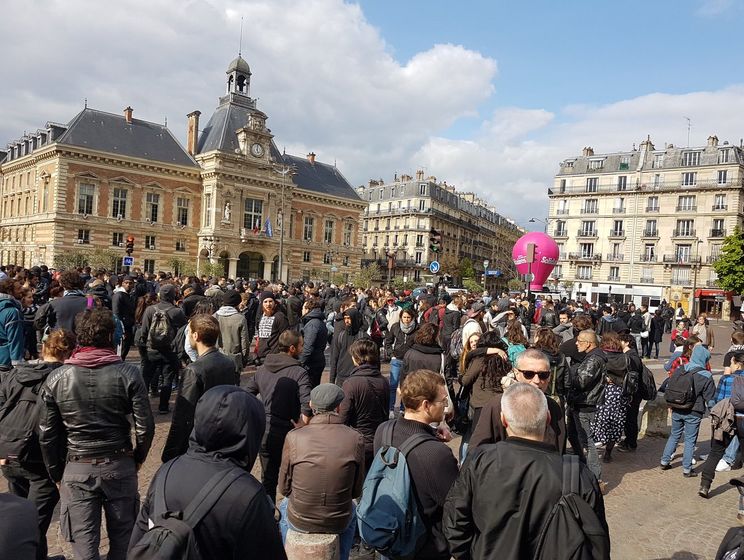 В Париже прошла акция протеста против Ле Пен