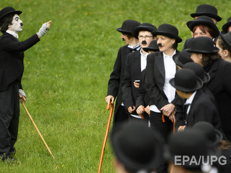 В Швейцарии фанаты Чарли Чаплина устроили рекордный флешмоб. Фоторепортаж