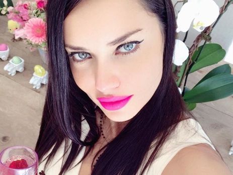Обнаженная Адриана Лима снялась в ролике для Love Magazine. Видео
