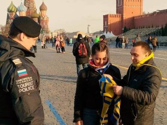 У Москві на Красній площі за жовто-синій шарф ФК "Ростов" хотіли затримати фанатів