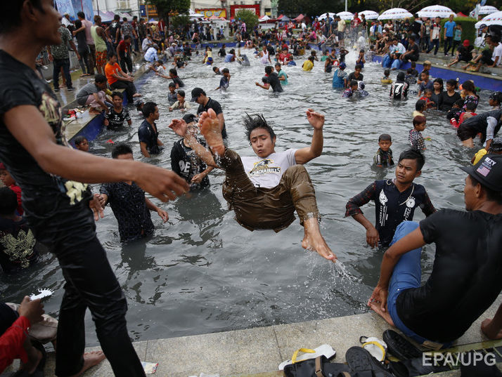 В Мьянме во время водного фестиваля 285 человек погибли, более тысячи получили травмы
