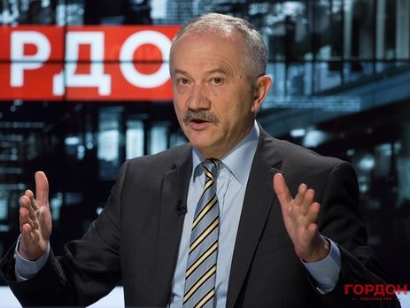 Віктор Пинзеник: У громадян України готівкою лежить 300 млрд грн. І кілька десятків мільярдів у доларах на руках