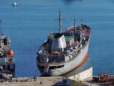 Россия вернула Украине корабль управления "Донбасс"