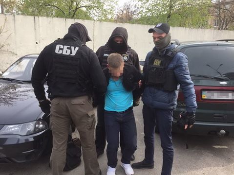 Слідчого київської поліції затримали під час отримування хабара в розмірі 100 тис. гривень