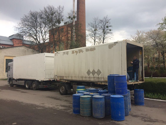У Львівській області поліція вилучила 25 тонн спирту, які перевозили як товари кур'єрської служби
