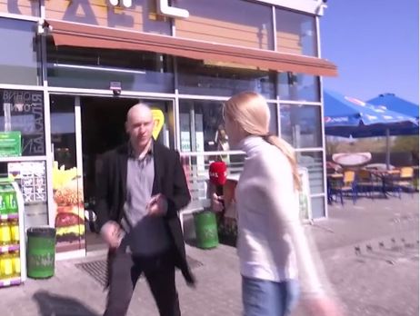 Дорн сбежал от украинских журналистов. Видео