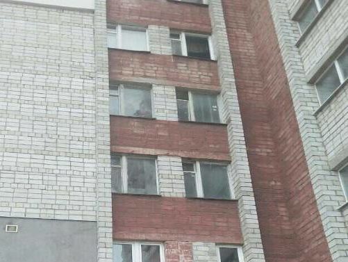 Мешканець Львова зарізав дівчину, а потім вистрибнув із вікна сьомого поверху