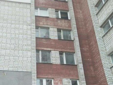 Житель Львова зарезал девушку, а затем выпрыгнул из окна седьмого этажа
