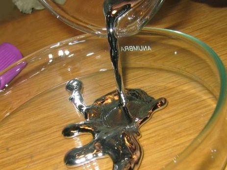 Во Львове на улице обнаружили канистру с 36 кг ртути