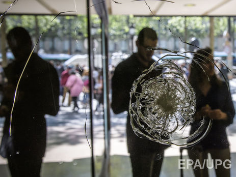 На месте убийства полицейского в Париже нашли записку с упоминанием ИГИЛ – Reuters