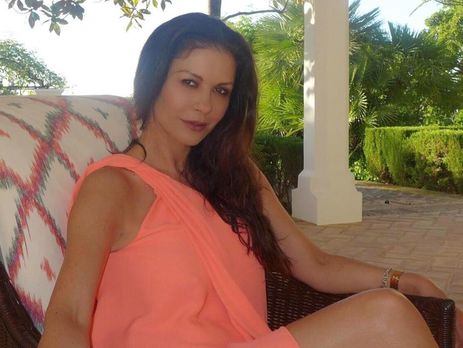 Зета-Джонс показала ретроспективу снимков своей дочери