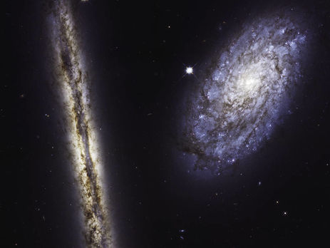 Телескоп Hubble сделал снимок двух спиральных галактик