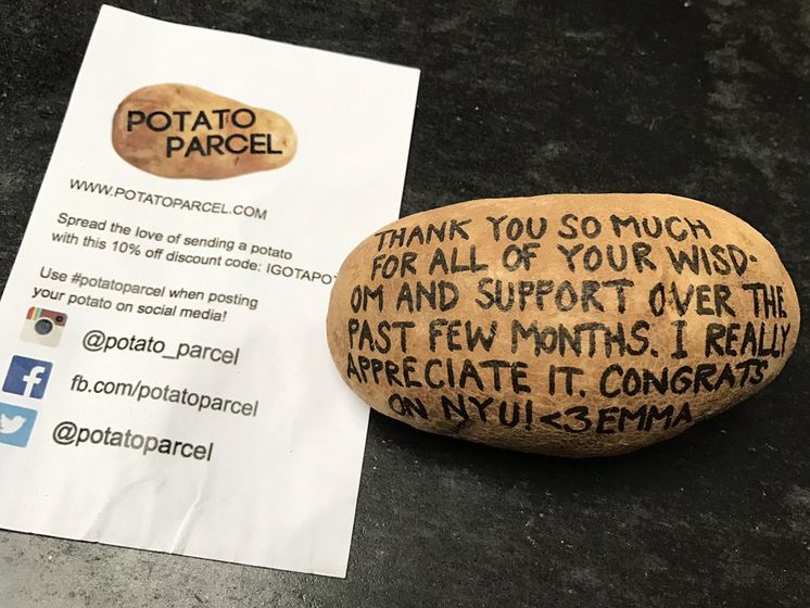 Американець заробляє $10 тис. на місяць, надсилаючи поштою картоплю з написаними маркером повідомленнями